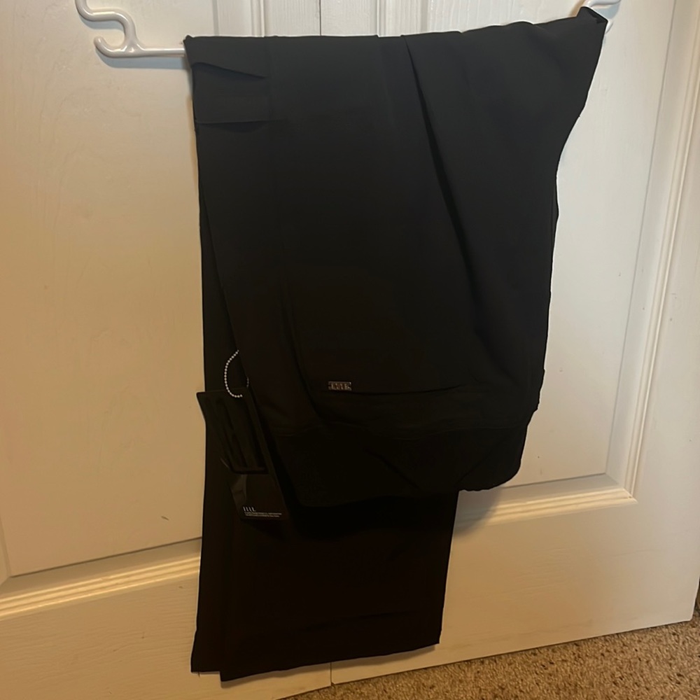 NWT Elle petite XL scrub pants.